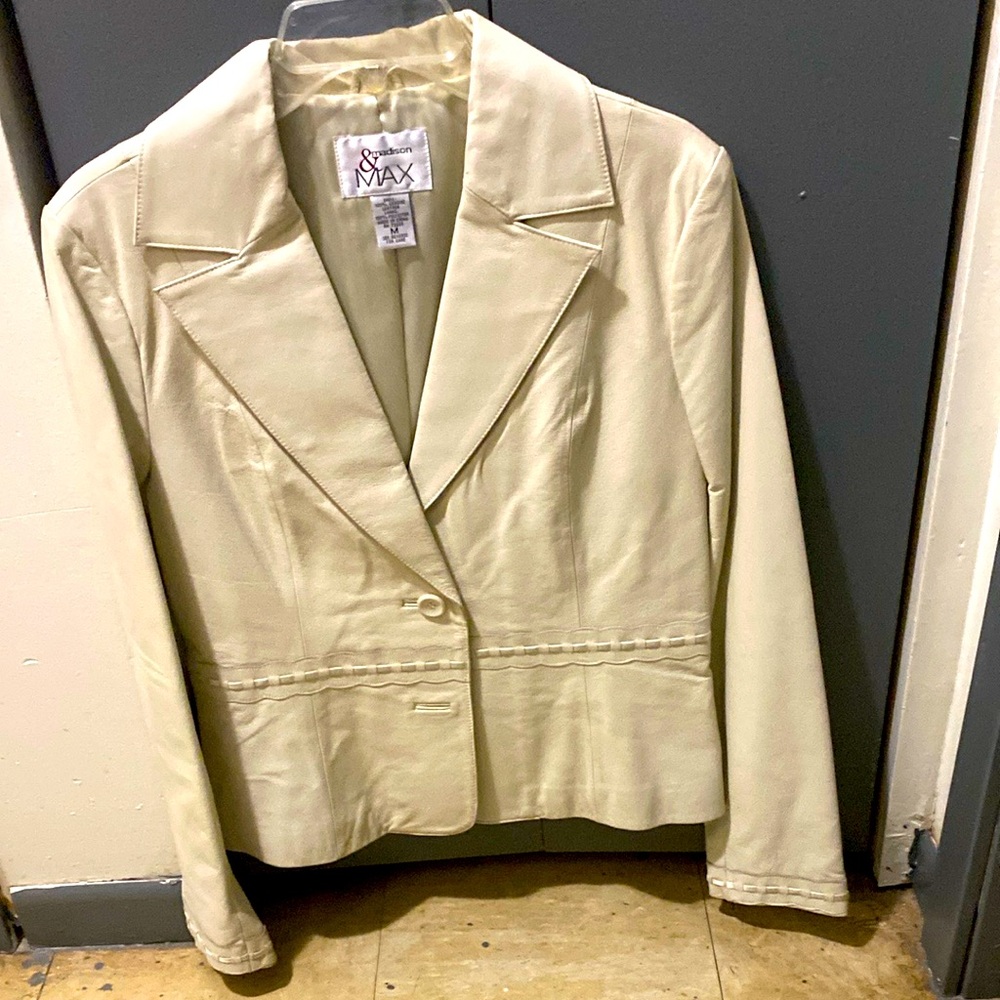 Chic Beige Blazer